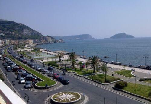 Flat Near The Sea In Pozzuoli Apartment Exterior photo